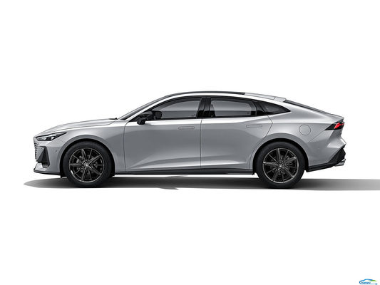 左方向チェンガン UNI-V 2024 1.5T ガソリンセダン 燃料駆動車両