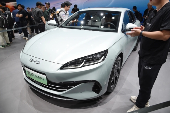 BYDの4ドアセダンPHEV車用の06Dm-I-2024 1.5L 120Kmスマートミディアムシールを最適化