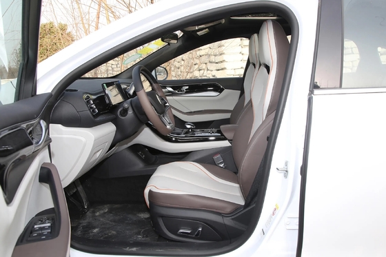 広々とした5人座コンパクトセダン BYD キンプラス Dm-2024 Dm-I オーナー バージョン 120Km PHEVカー