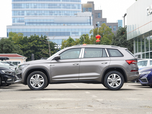 2023 Skoda Kodiaq 2.0T 186hp 220hp 5/7 シート タッチスクリーン 電気駐車ブレーキ フォルクスワーゲンのガソリン車