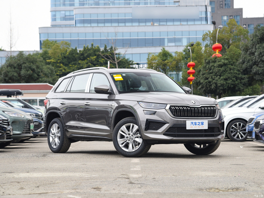 2023 Skoda Kodiaq 2.0T 186hp 220hp 5/7 シート タッチスクリーン 電気駐車ブレーキ フォルクスワーゲンのガソリン車