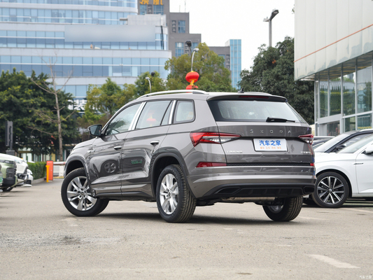 2023 Skoda Kodiaq 2.0T 186hp 220hp 5/7 シート タッチスクリーン 電気駐車ブレーキ フォルクスワーゲンのガソリン車