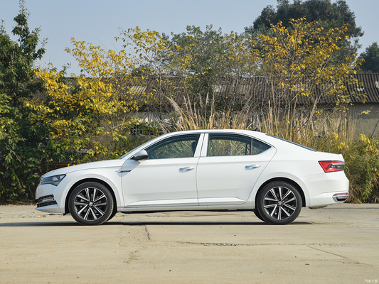 電気運転席調節 2024 スコダ スーパー TSI 280 AWD SUV フォルクスワーゲン
