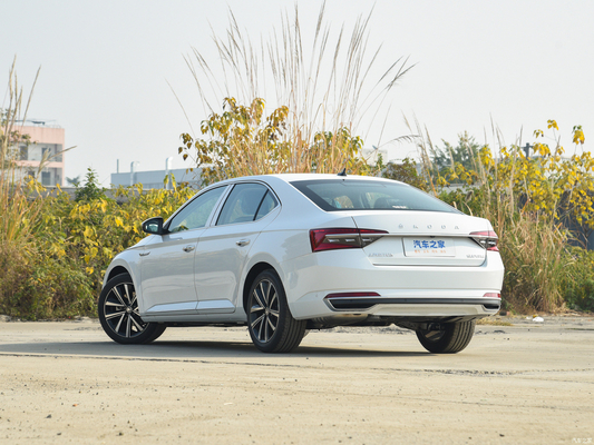 電気運転席調節 2024 スコダ スーパー TSI 280 AWD SUV フォルクスワーゲン