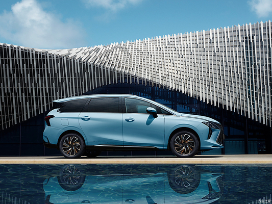 2024年 東風フェンシンフォーチング 青年ヨット 1.5T 7速 197 HP L4 中型MPV ガソリン自動車