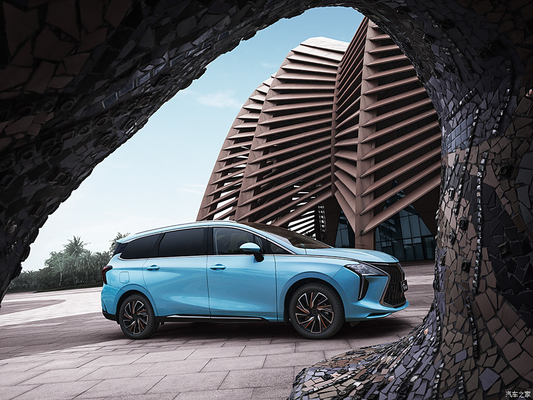 2024年 東風フェンシンフォーチング 青年ヨット 1.5T 7速 197 HP L4 中型MPV ガソリン自動車