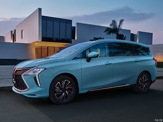 2024年 東風フェンシンフォーチング 青年ヨット 1.5T 7速 197 HP L4 中型MPV ガソリン自動車