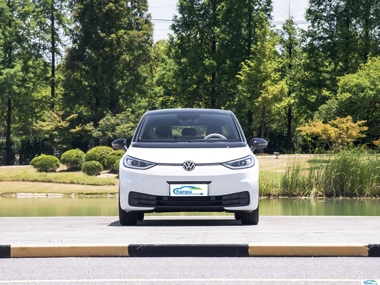 2024年のフォルクスワーゲン ID.4 クロッズ 電動コンパクトSUVで 未来の運転を体験する