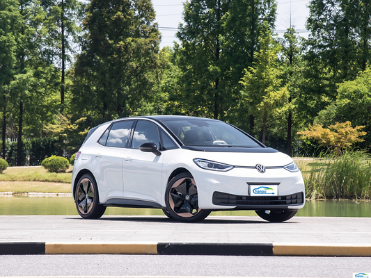 2024年のフォルクスワーゲン ID.4 クロッズ 電動コンパクトSUVで 未来の運転を体験する