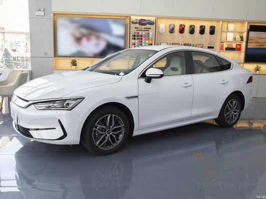 2024 BYD Qin Plus EVとDM-iハイブリッドセダンで運転体験に革命を起こす