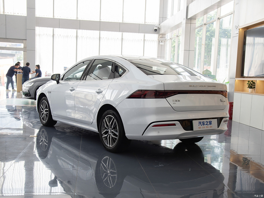 2024 BYD Qin Plus EVとDM-iハイブリッドセダンで運転体験に革命を起こす