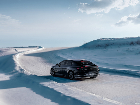 650KM-780KM 範囲 4WD 電動SUV 車 自動ギアボックス ZHIJI L6 エネルギー車両