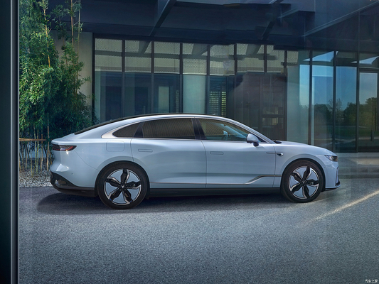 ワヤ・ラント 軽量 ジュイグアン EV PHEV セダン 走行距離730km プラグイン・ハイブリッド